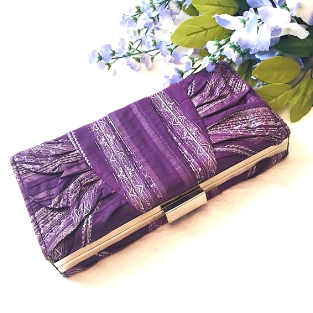 💜NWOT The Limited Purple & White Raw Silk Clutch
